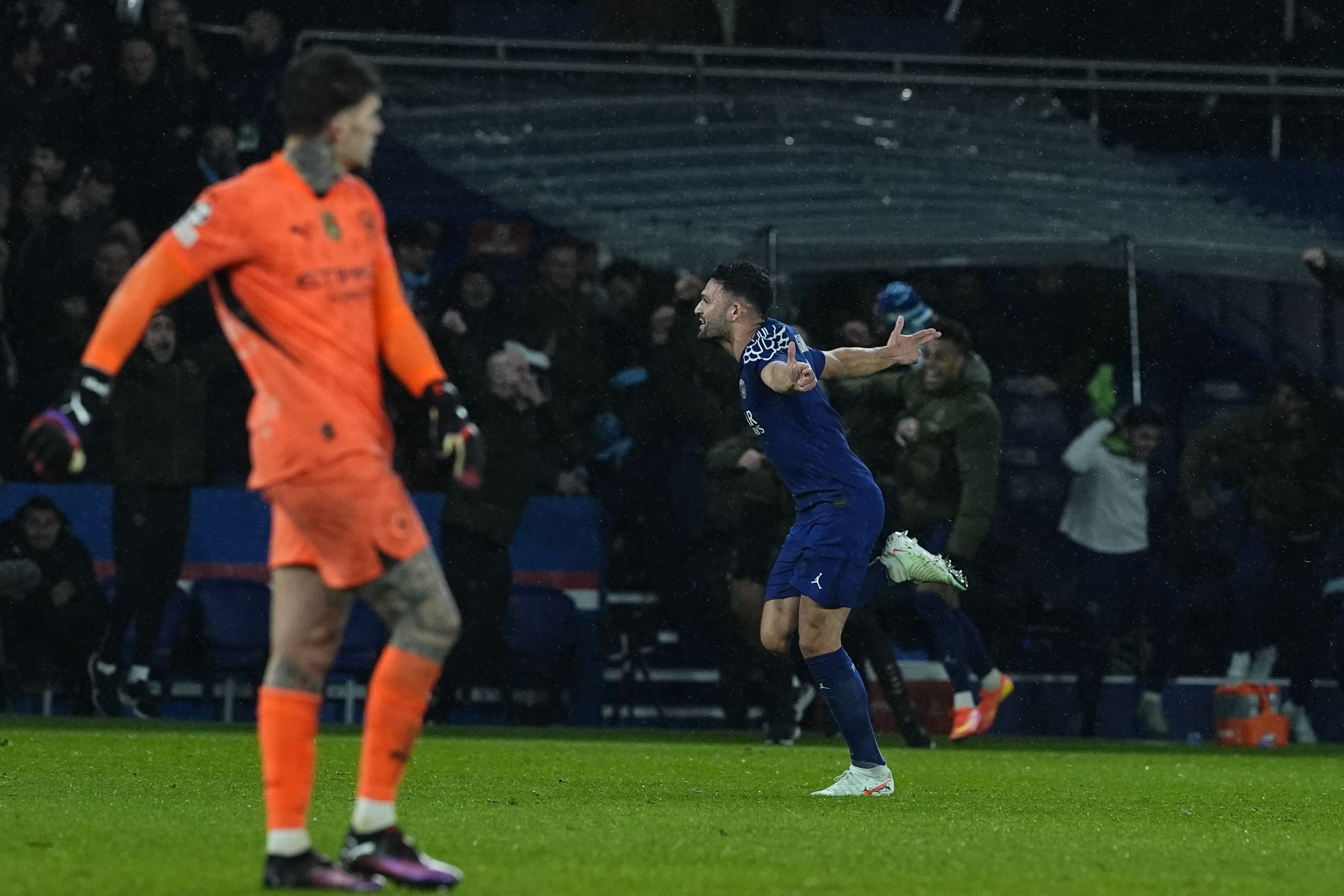 爱游戏app下载-包含巴黎圣日耳曼轻松取胜，保持全胜战绩的词条