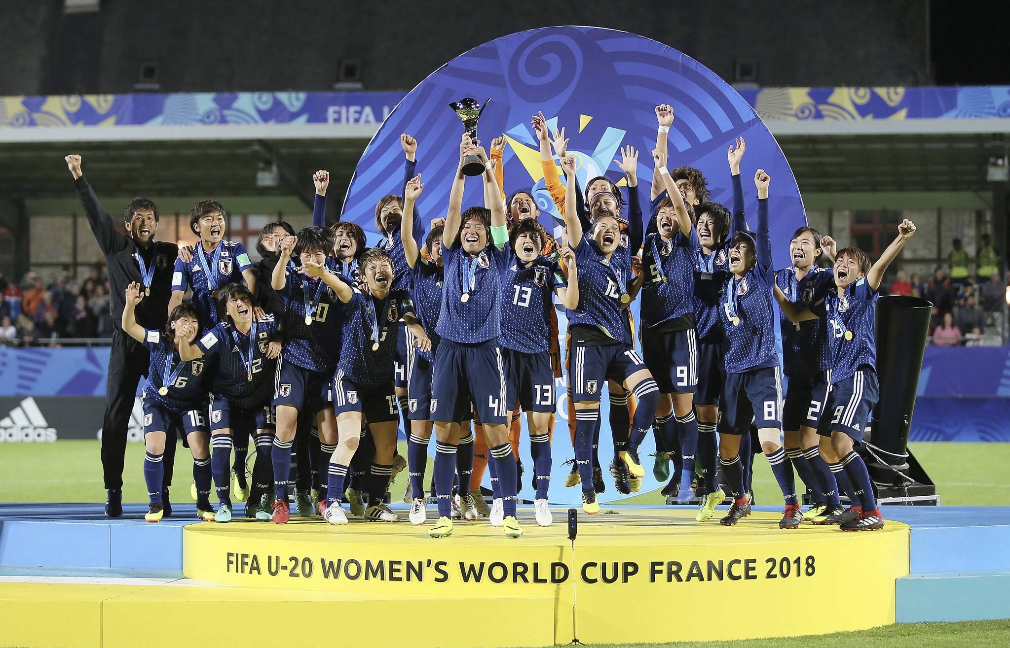 爱游戏在线登录-鲁尼尔第三次连续比赛进球，但球队战平法国劲旅(鲁尼的第一场比赛)