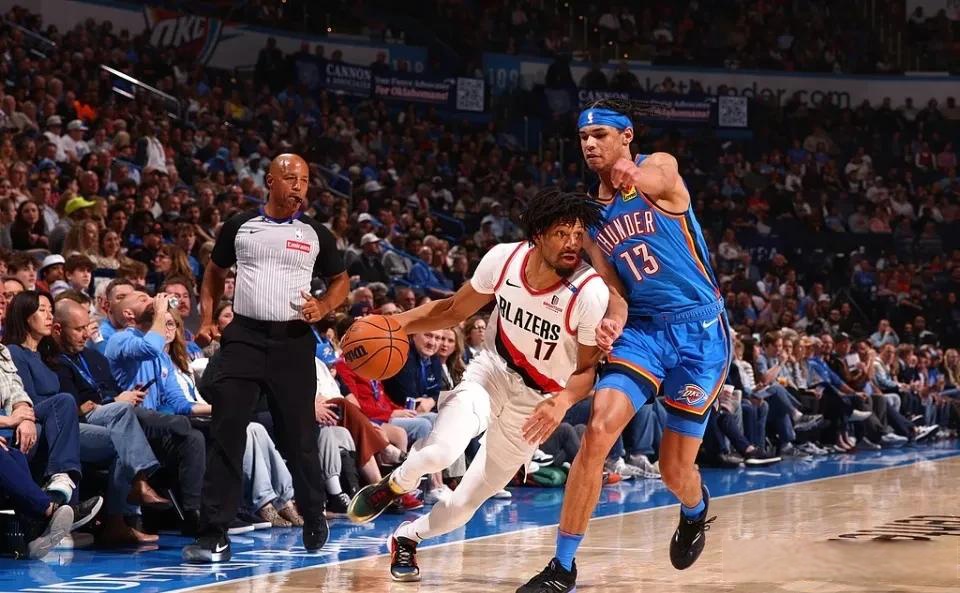 爱游戏登录入口-开拓者队主场战胜强敌，球队士气大振的简单介绍