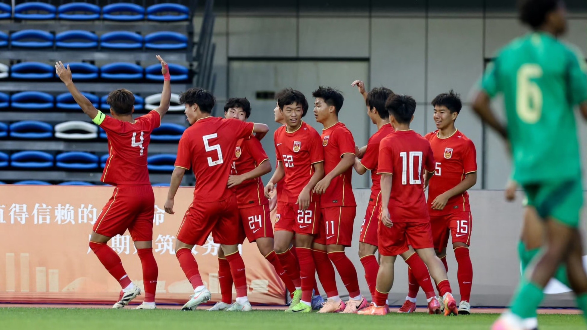 中国球队备战系列赛，直击争夺胜利的简单介绍