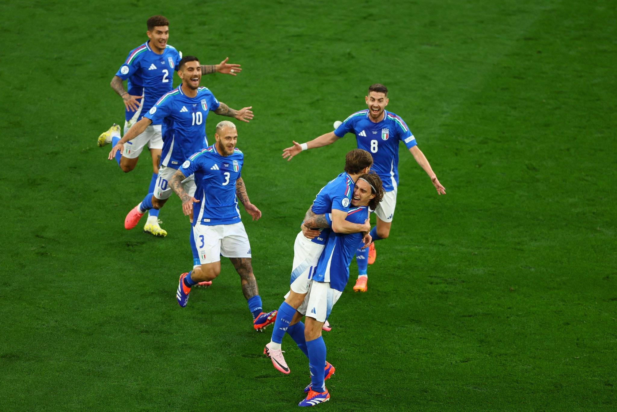 包含热门欧预赛新闻:球队实力碰撞激烈的词条 包含热门欧预赛新闻:球队实力碰撞激烈的词条