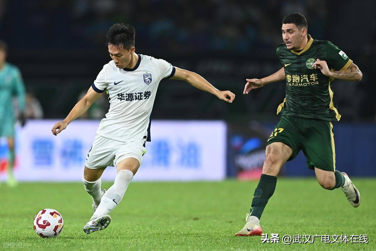 爱游戏网页版-湖北队员实力强劲，努力击败对手