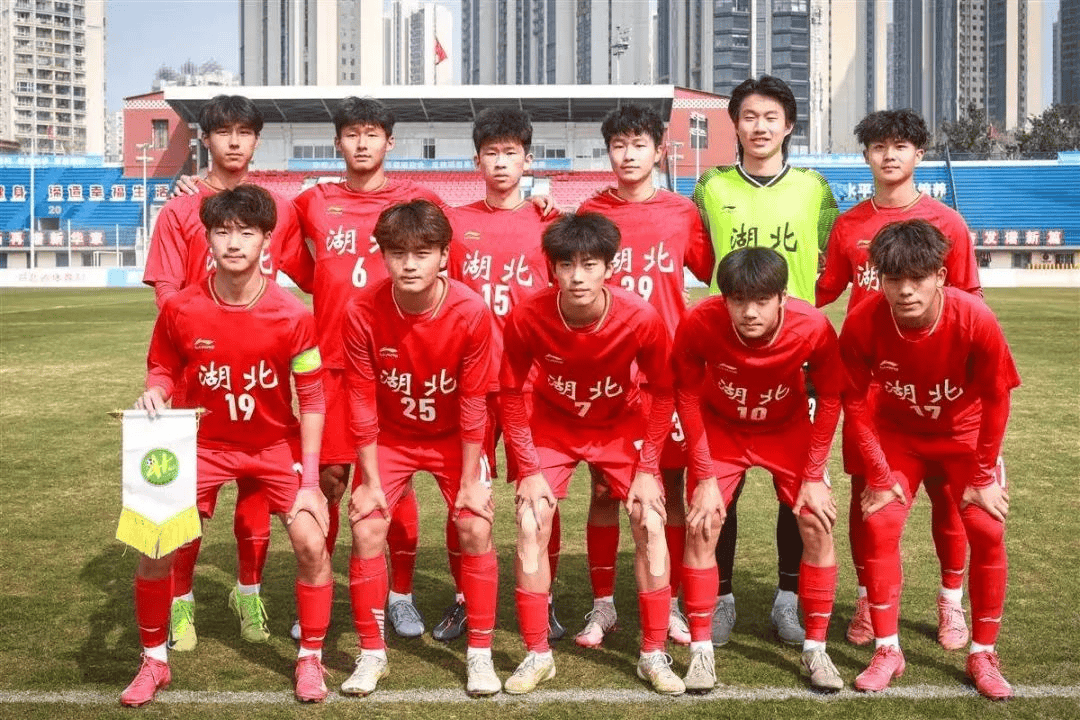 湖北队员实力强劲,努力击败对手 湖北队员实力强劲,努力击败对手