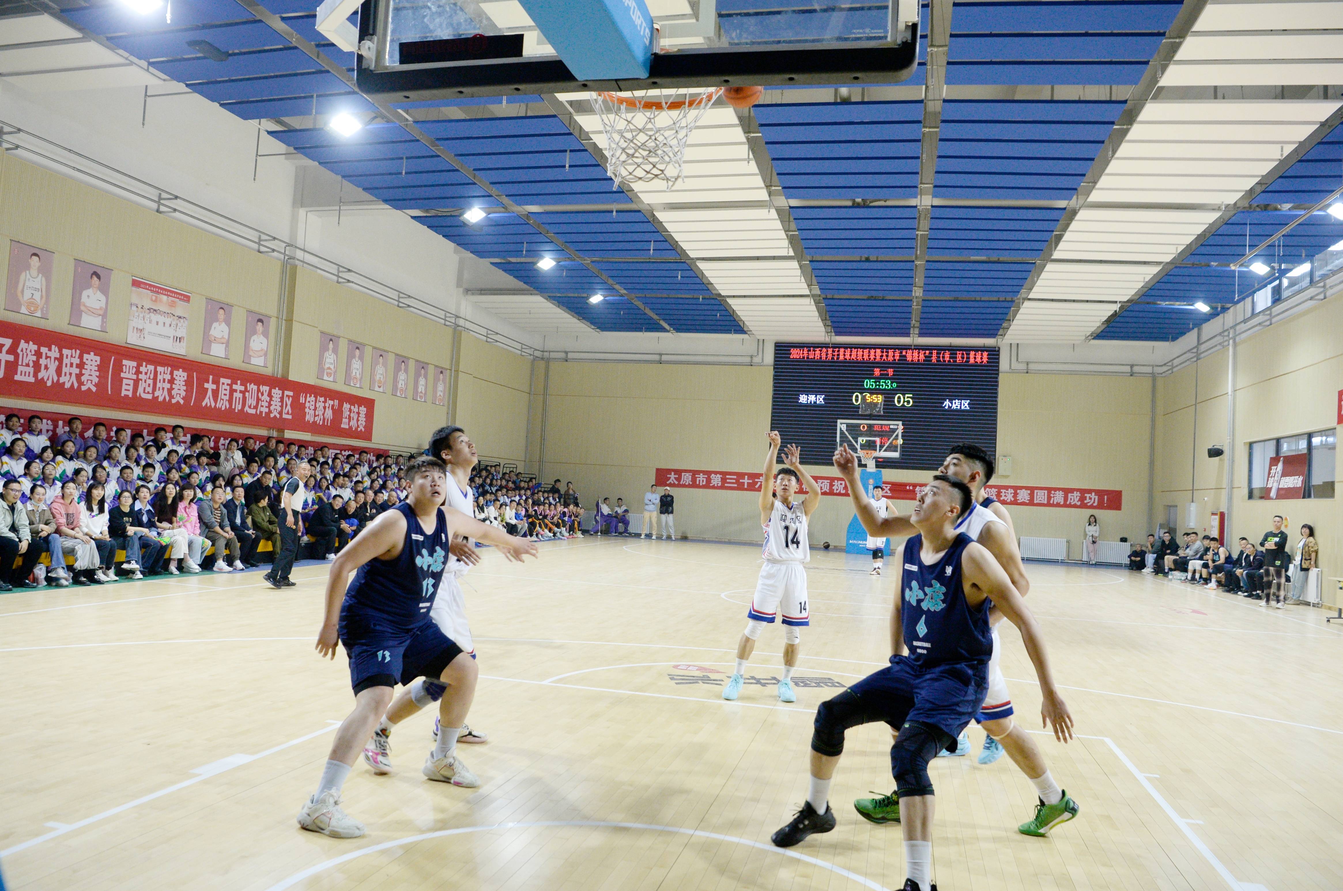 爱游戏官网-激烈的篮球比赛现场激发了观众热情