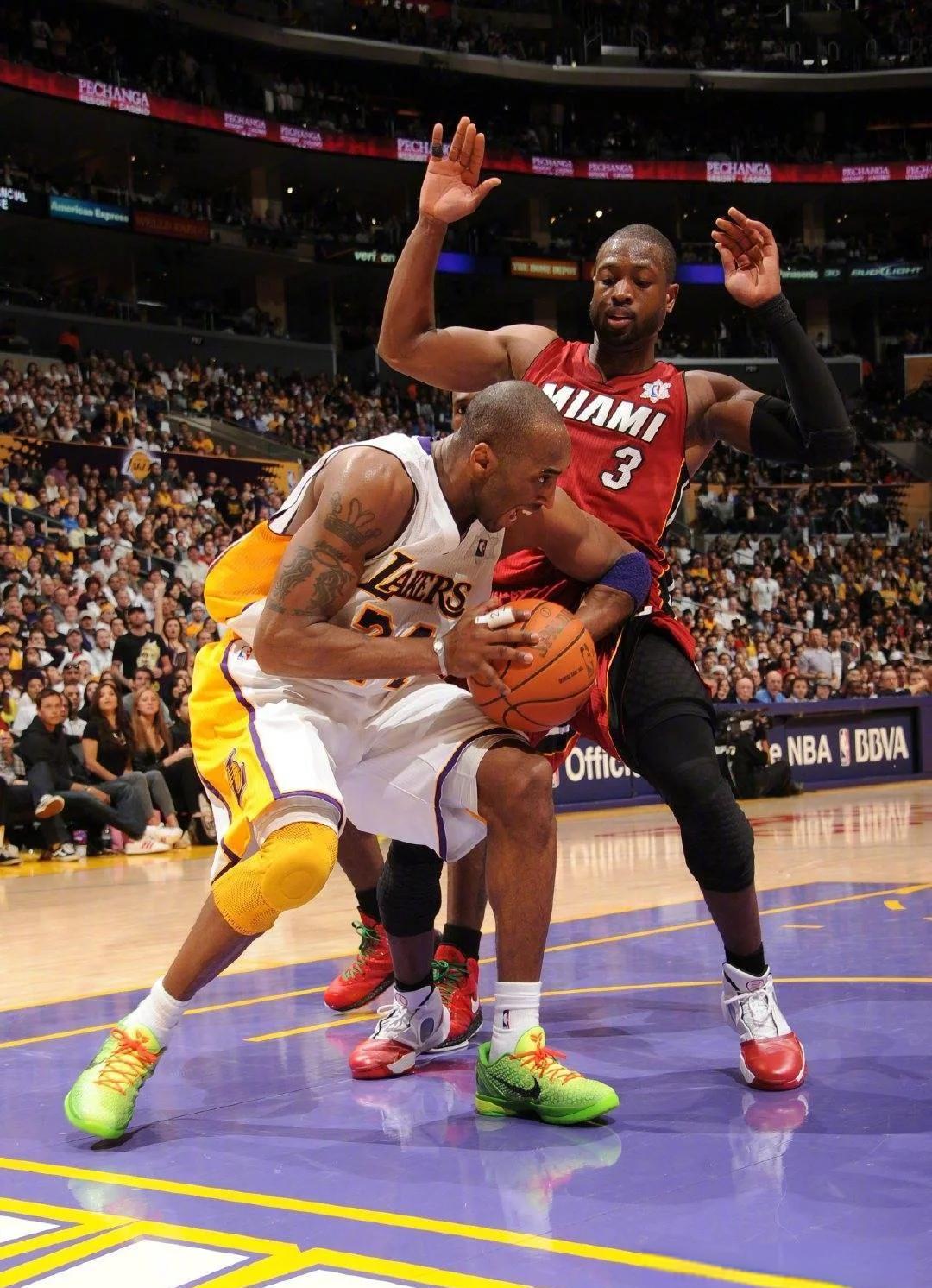 篮球赛场上灌篮风靡,巴西选手笑傲群雄 篮球赛场上灌篮风靡,巴西选手笑傲群雄