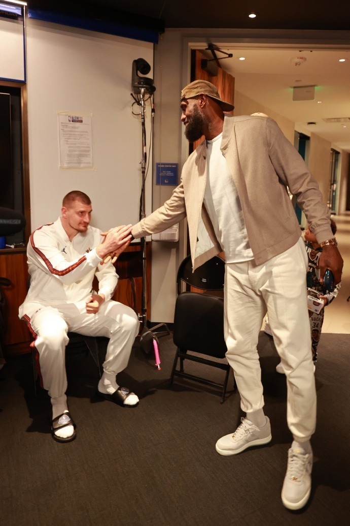 爱游戏登录-勒沃库森边锋巴伦蒂尼因伤将缺席多场比赛