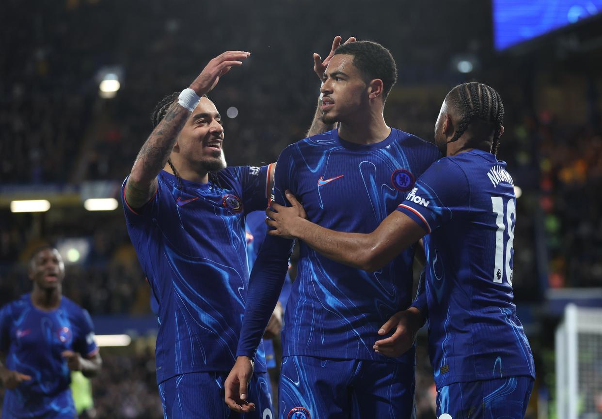 爱游戏体育下载-切尔西主场飘红，英超领头羊保持火热状态