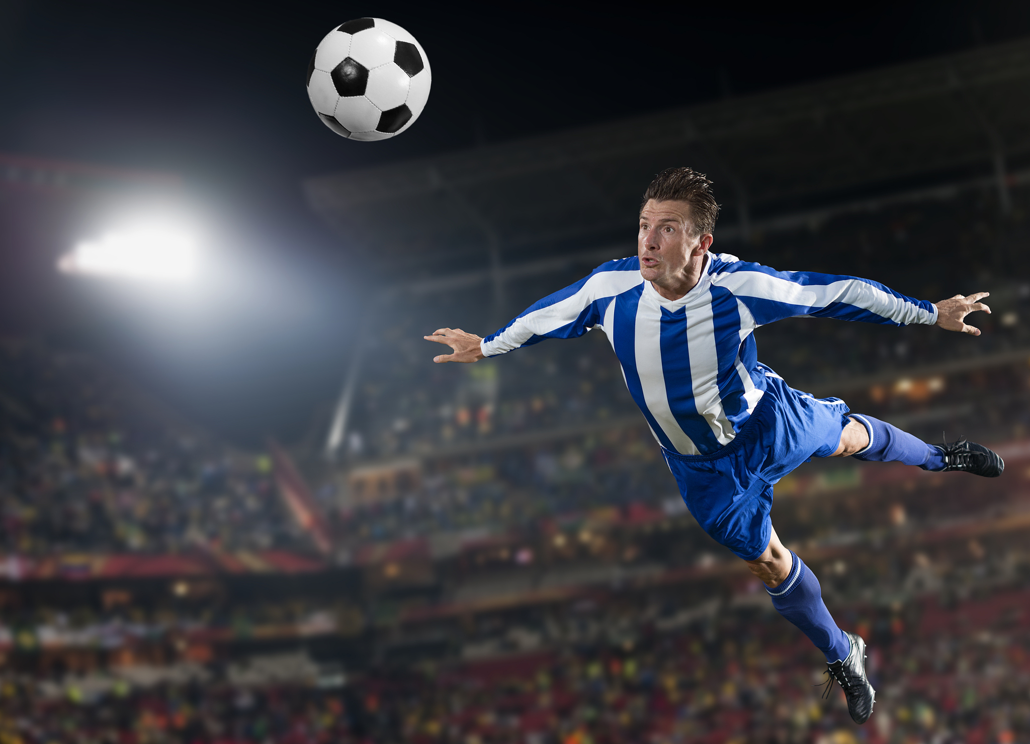 欧洲足球巨星在赛季中展现全新亮相 欧洲足球巨星在赛季中展现全新亮相