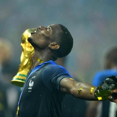 博格巴封堵中场威胁,曼联固若金汤 博格巴封堵中场威胁,曼联固若金汤