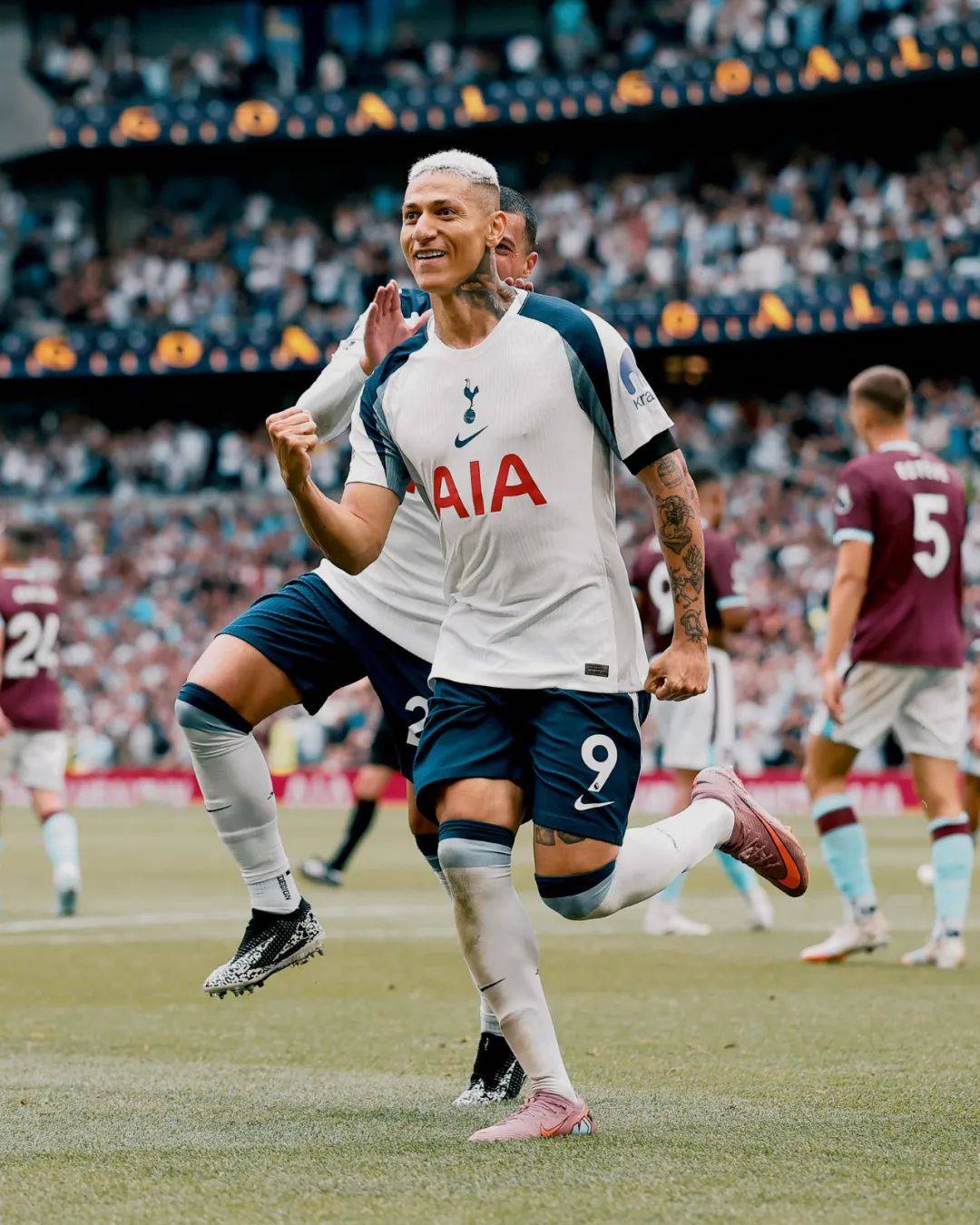 爱游戏app-伯恩利突围成功，重新进入英超争夺