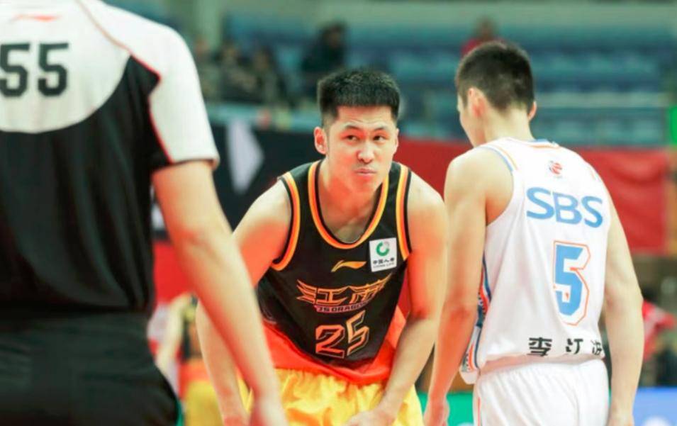 上海男篮力压对手,取得大胜 上海男篮力压对手,取得大胜