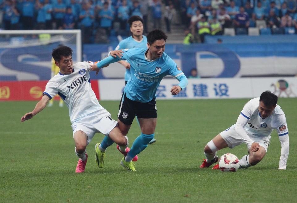 星级球员在最新一场比赛中展示出色表现 星级球员在最新一场比赛中展示出色表现