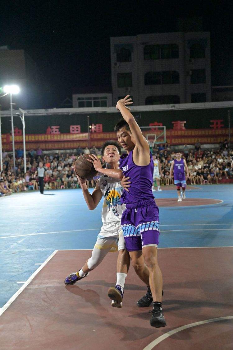 爱游戏亚洲官网-亚洲篮球联赛季军争夺战激烈开打