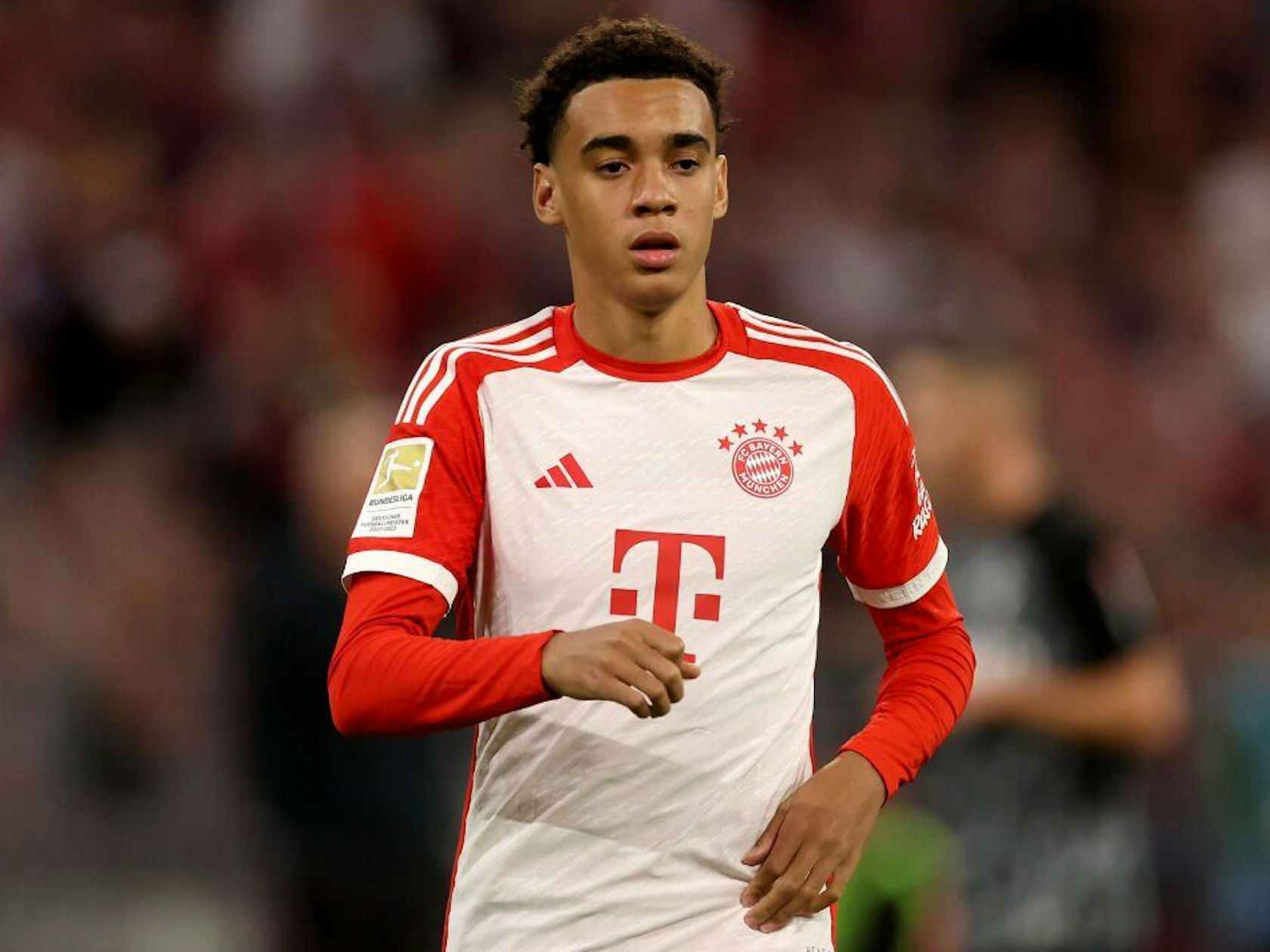 拜仁慕尼黑球队以绝对优势夺得冠军