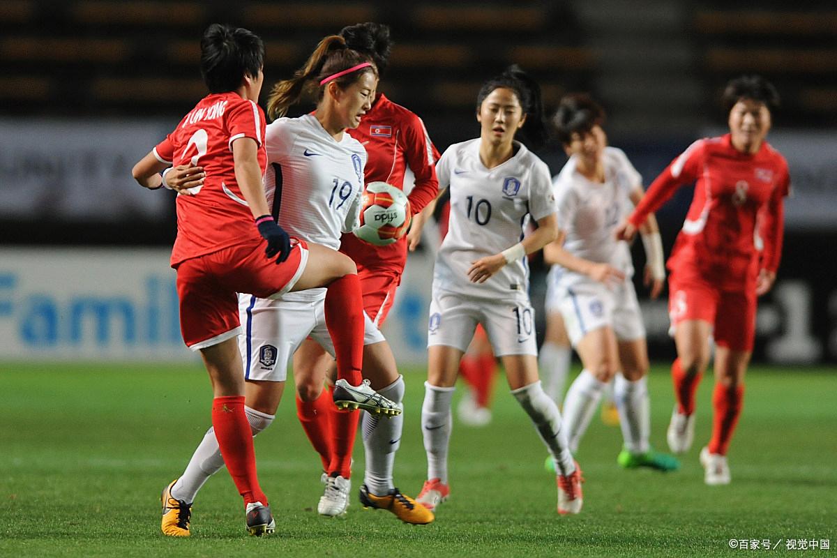 韩国女足选手在比赛中展现出色 韩国女足选手在比赛中展现出色