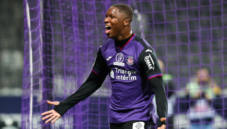 朗斯球队状态稳定,成为法甲赛场黑马 朗斯球队状态稳定,成为法甲赛场黑马