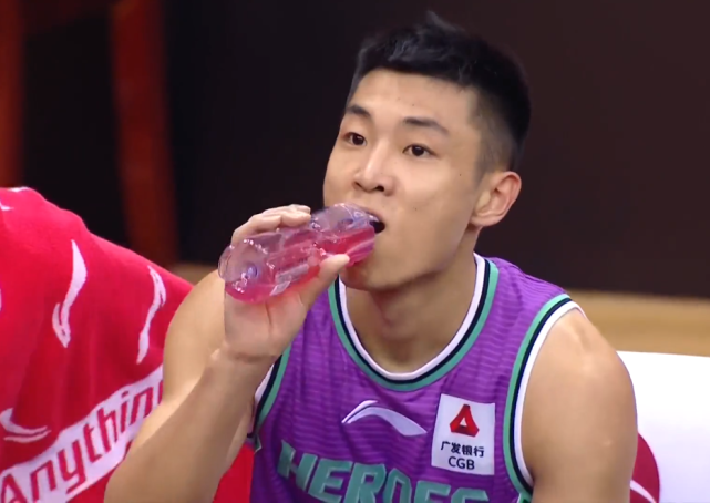 猛龙战胜雄狮,夺得常规赛冠军 猛龙战胜雄狮,夺得常规赛冠军