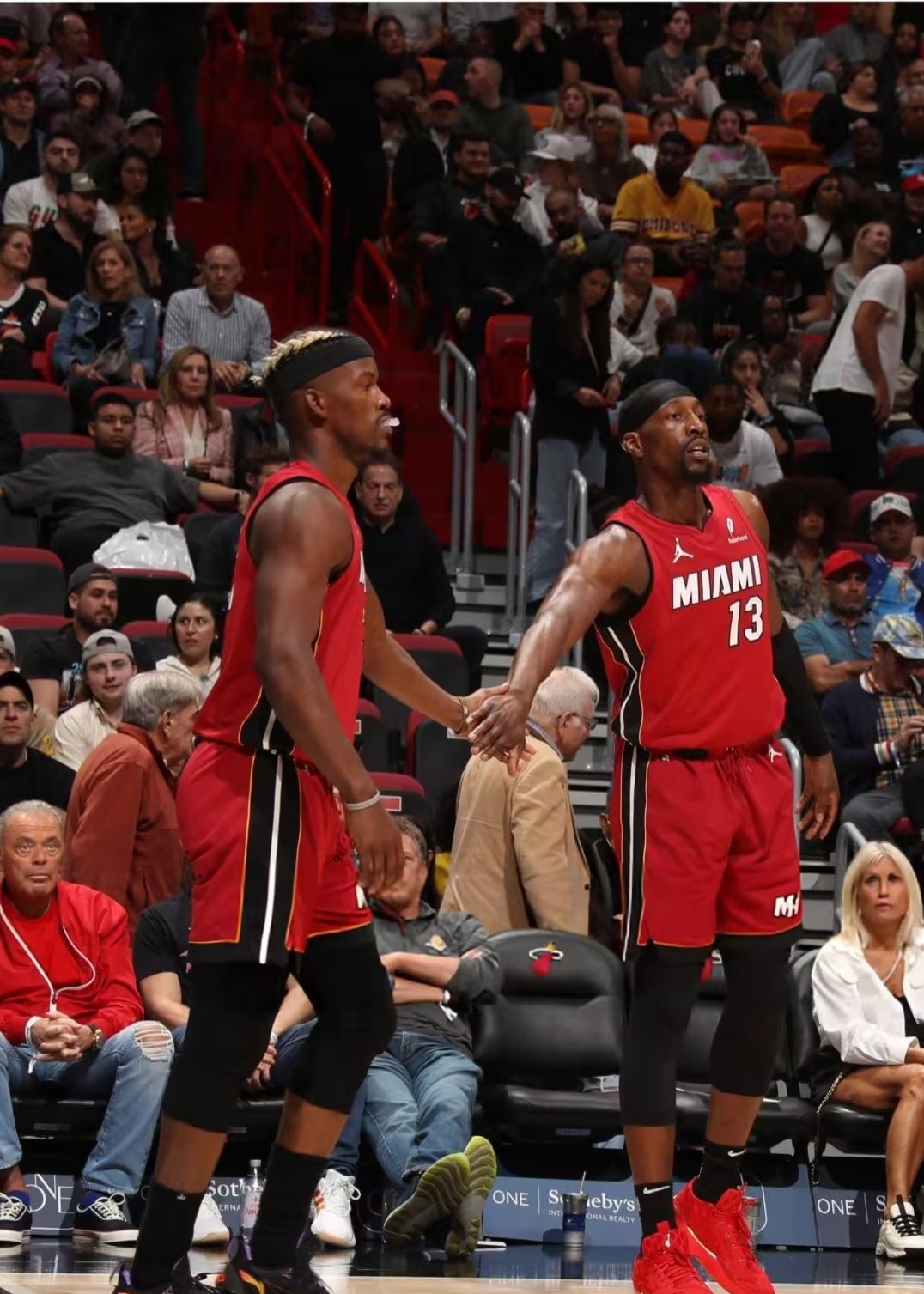 爱游戏app下载-热火大胜魔术，取得胜利