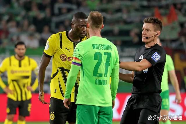 包含沃尔夫斯堡队的后防线经受住了考验的词条 包含沃尔夫斯堡队的后防线经受住了考验的词条