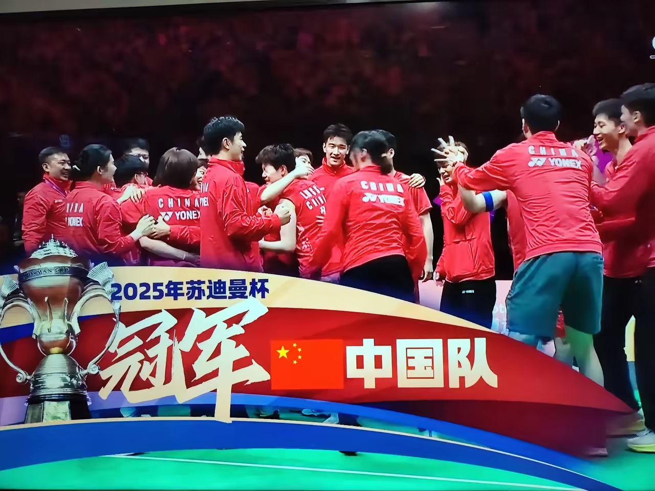 爱游戏官网-汉堡队在比赛中展现出色实力，赢得胜利