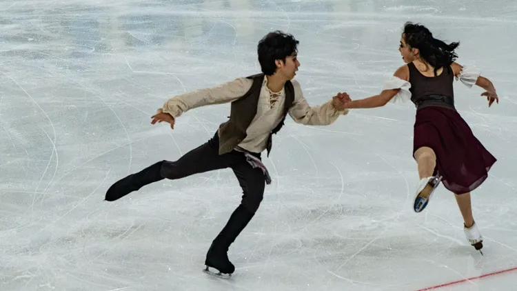 爱游戏网页版-加拿大滑冰选手舞姿优美，收获好成绩！的简单介绍